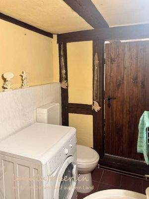 WC mit Holztür zum HWR.jpg