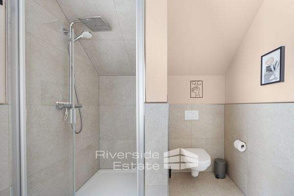 Bad im OG mit Dusche 