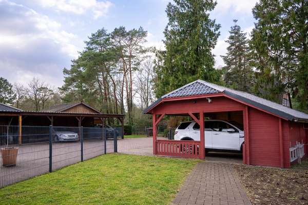 Einfahrt/Carport