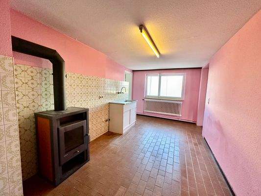 Wohnzimmer mit Holzofen im EG