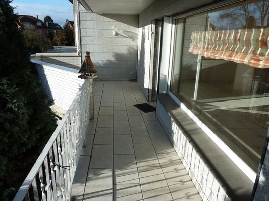 20 St. Nikolaus 11a 1.OG Wohnzimmer Balkon