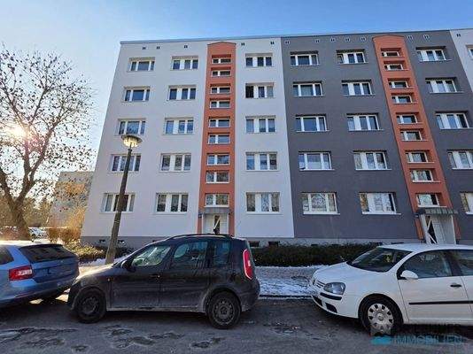 Straßenseite mit Hauszugang