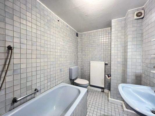 Badezimmer mit Wanne