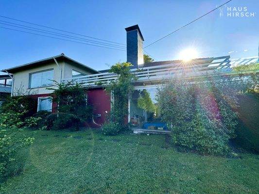 Ansicht hinten Schwimmbad und Balkon