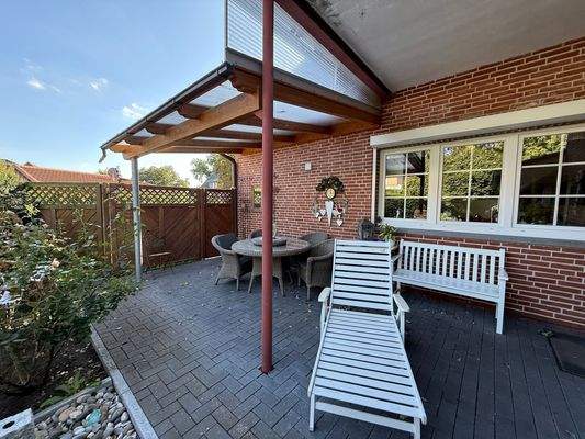 Gemütliche Terrasse im Garten