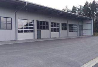 Außenbereich Vordachseite.jpg