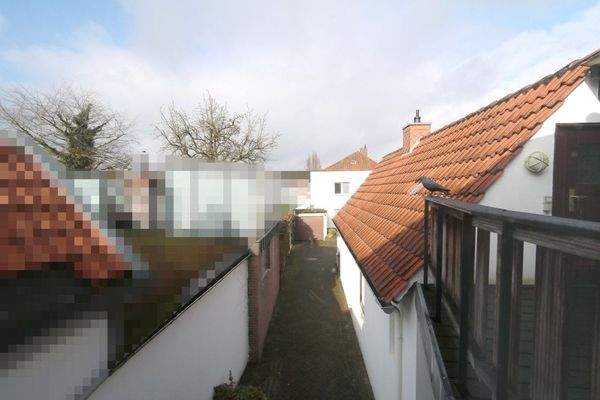 V1568_01 Blick ins rückwärtige Grundstück