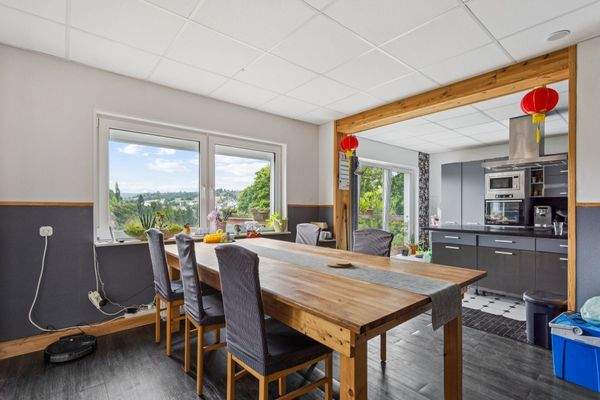 Esszimmer und Küche