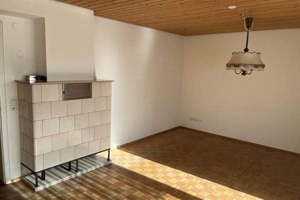 Wohnzimmer mit Kachelofen