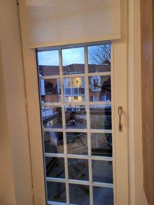 20 Bad 3, Blick auf Balkon.jpg