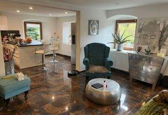 Wohnzimmer möbliert