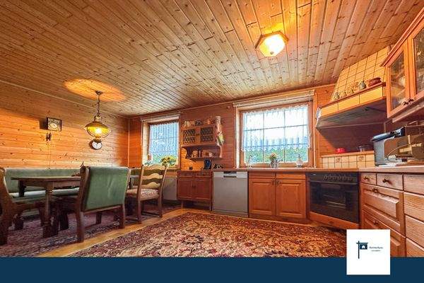 Küche mit Zugang zur Terrasse 