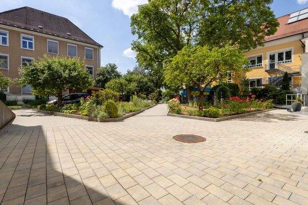 parkähnlicher Innenhof