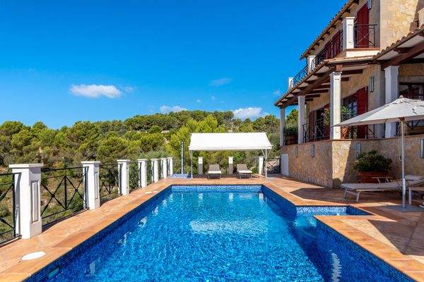 Mediterraner Poolbereich