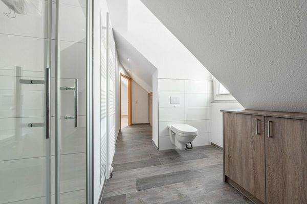 Das Badezimmer im OG