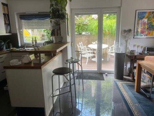 Blick von Kueche auf Aussenber