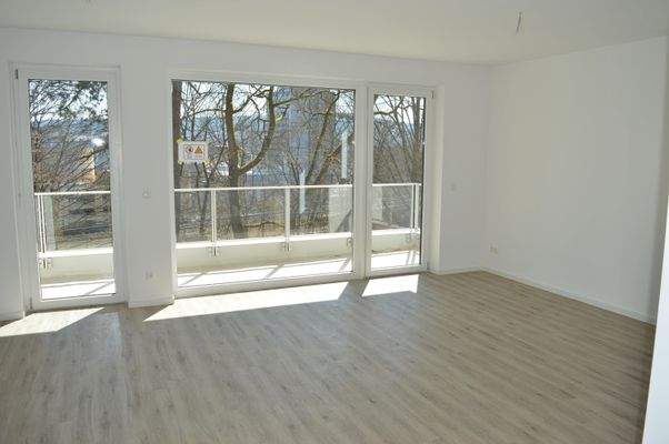 Beispiel Wohnzimmer mit Zugang Balkon