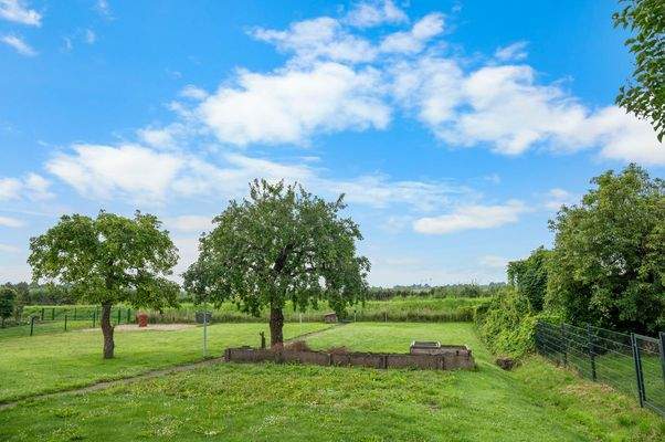 Garten mit Blick ins Grüne