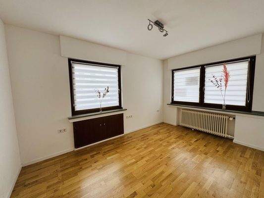 Kinderzimmer/ Büro EG