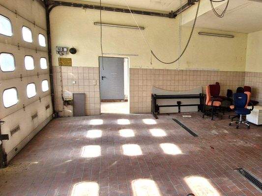 die kleine Fahrzeughalle