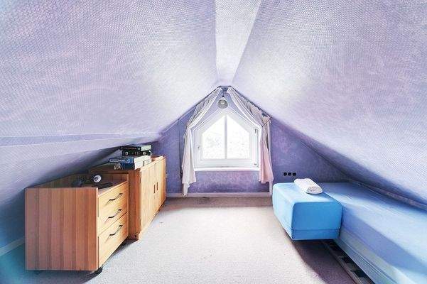 ausgebautes Zimmer im Dachgeschoss