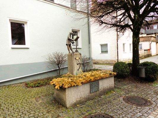 Brunnen vor dem Haus.JPG
