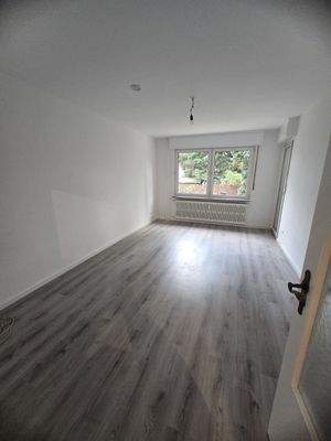 Helles Wohnzimmer mit Parkett