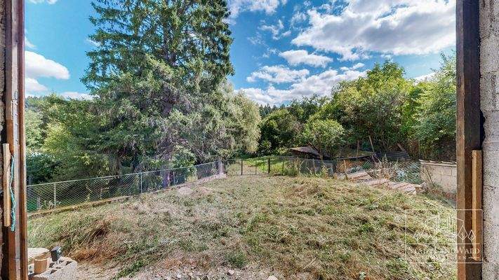 Blick in den Garten von der Scheune