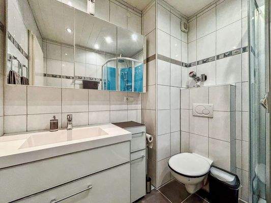 Badezimmer Ansicht I