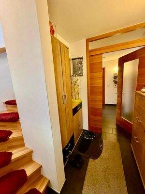 Familienfreundliche Maisonette in Prad, 161 m², 2 Bäder, Balkon, Garten, alles fußläufig.Ampio duplex per famiglie a Prato, 161 m², 2 bagni, balconi, orto, tutto vicino.Spacious family duplex in Prad, 161 m², 2 bathrooms, balconies, garden, central.