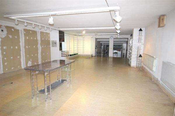 Gewerbefläche oberhalb, teilgeräumt