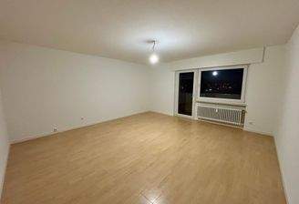 Schlafzimmer mit Balkonzugang