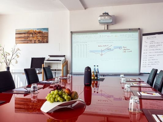 Konferenzraum (106) mit interaktives Whiteboard