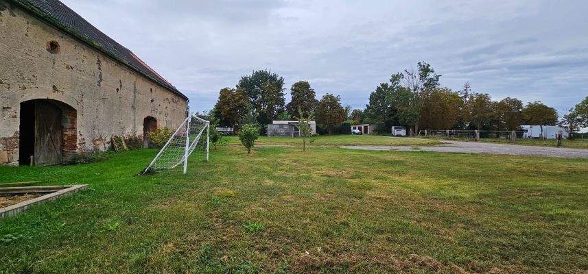 Grundstück hinter der Scheune