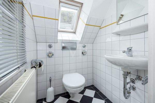 Erstes Badezimmer 2. OG.