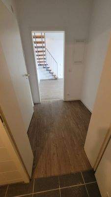 Flur mit Blick in Wohnbereich