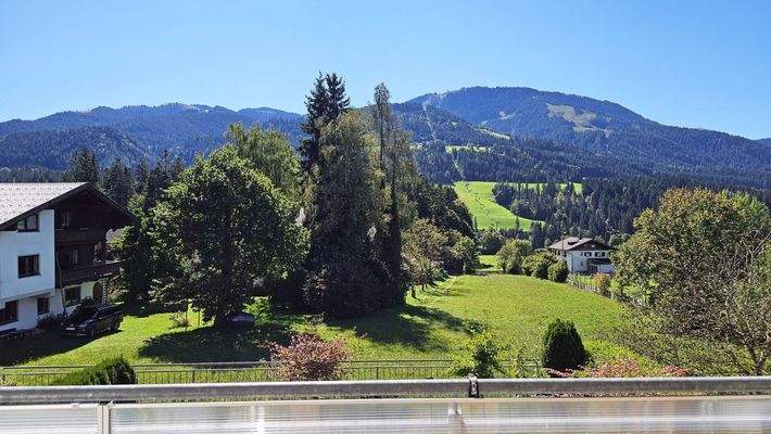 Ausblick im Sommer im Süden zum Skigebiet Wilder Kaiser - Brixental