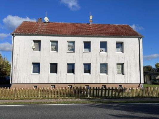 1 Haus 1 Straßenansicht