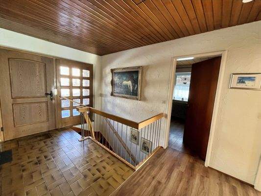 Eingangsbereich und Flur EG