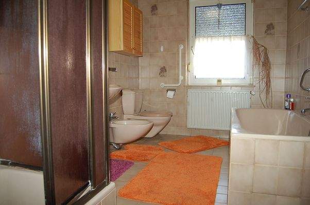 17 Badezimmer EG.JPG