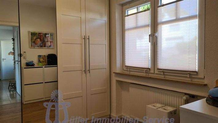 Foto 22_Einbau-Garderobe.JPG