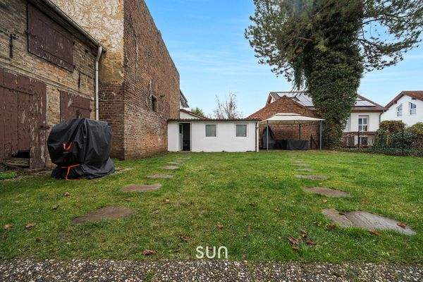 GROßZÜGIGER GARTEN