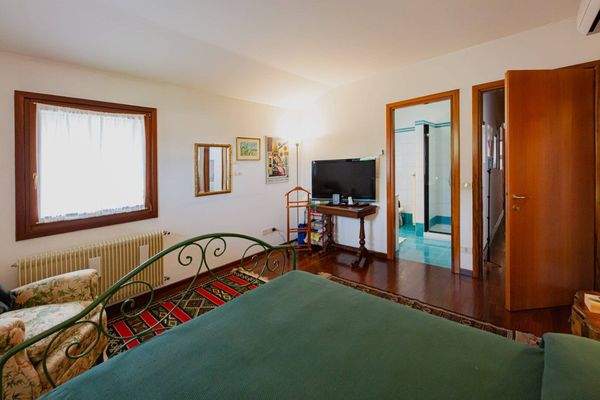 Eckhaus in Udine in der Via Grazzano