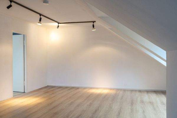 Familienidyll in Bogenhausen: Doppelhaushälfte mit sonnigem Westgarten & Grünblick