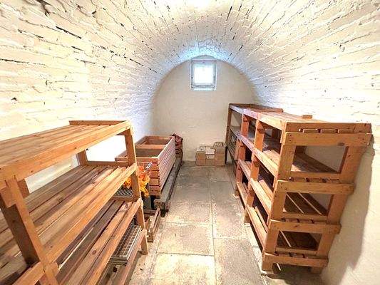 01_UG Gewölbekeller.jpg