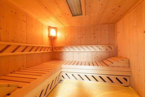 Sauna UG.jpg