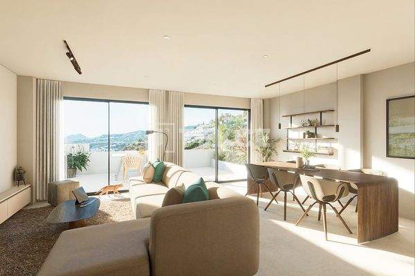 Homes Within Walking Distance to the Beach in Rincón de la Victoria