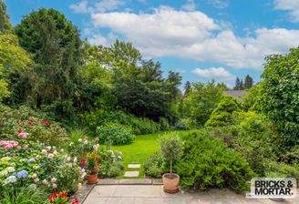 Garten Vorderseite Terasse