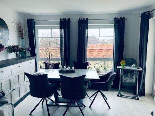 Wohnzimmer mit Essbereich