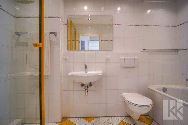 Das Badezimmer mit...